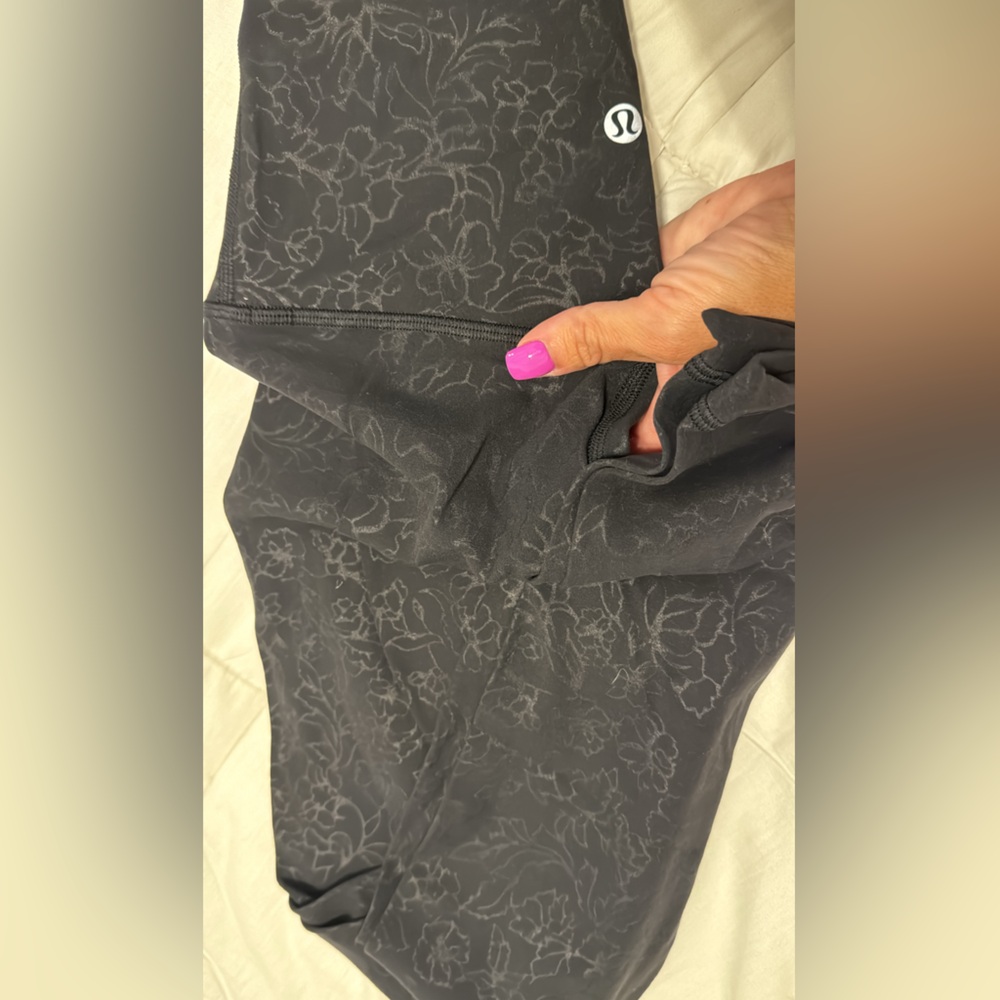Lululemon size 2 Floral embossed Aligns 28”